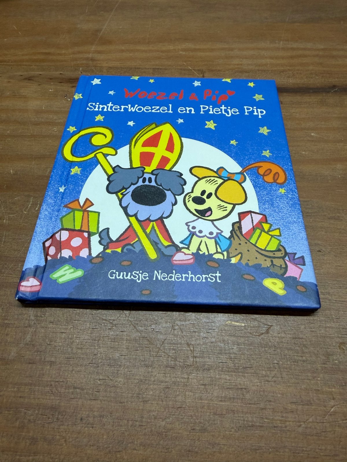 Woezel en Pip: Sinterwoezel en Pietje Pip - Guusje Nederhors, Ophalen of Verzenden, Zo goed als nieuw, 2 tot 3 jaar