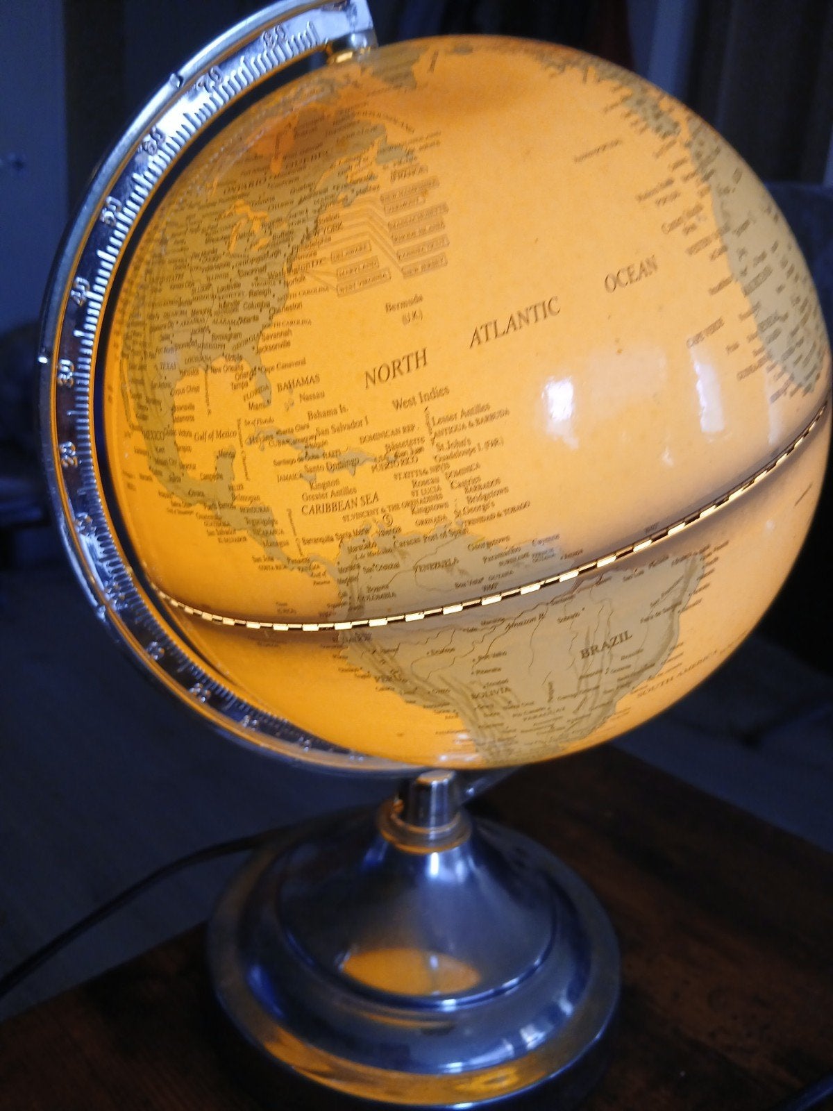 Wereldbol lamp met tikfunctie - licht verkleurd, Ophalen, Gebruikt, Kunststof, Verlicht