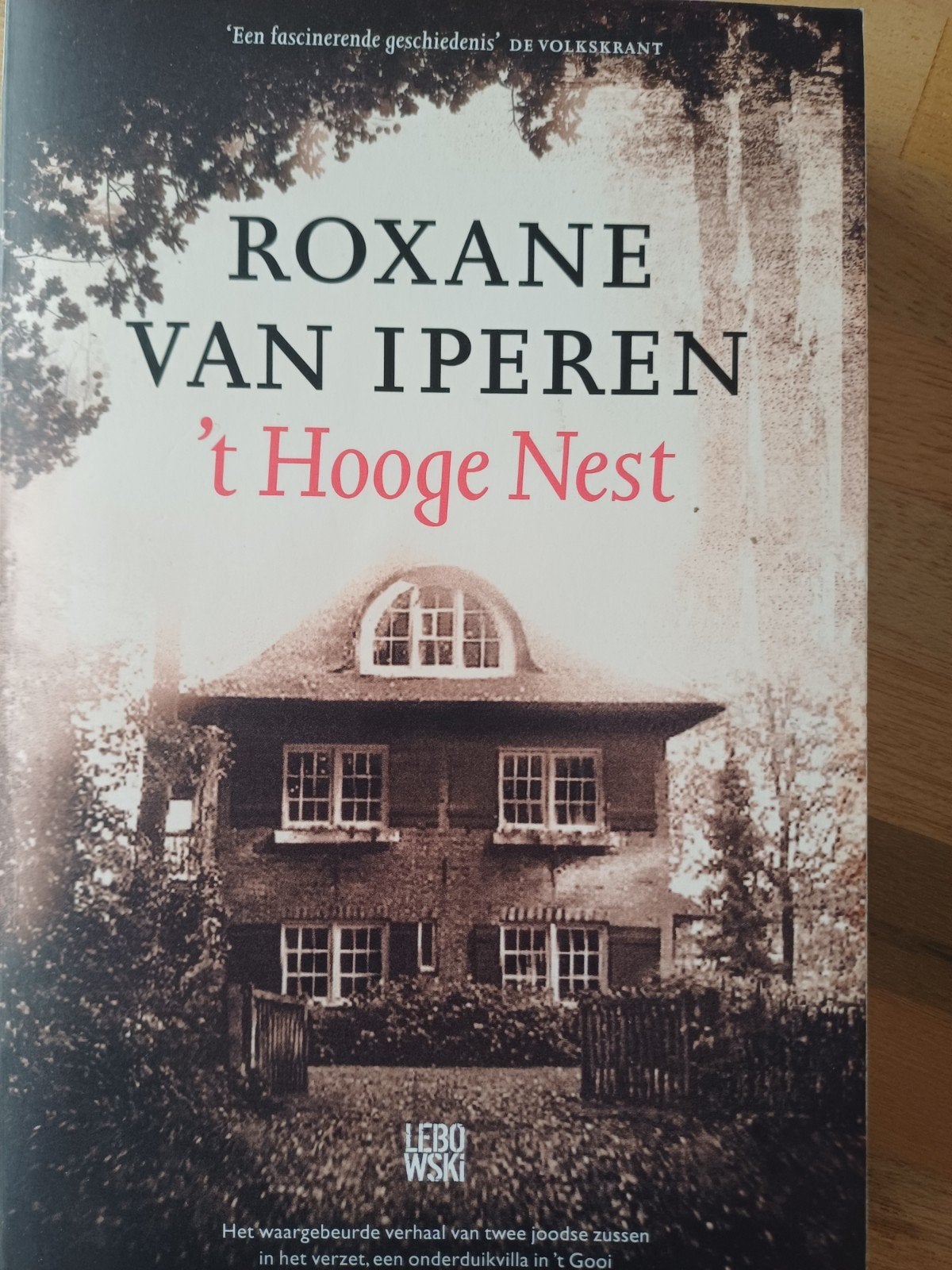 Roxane van Iperen - 't Hooge Nest, Ophalen of Verzenden, Zo goed als nieuw, Roxane van Iperen