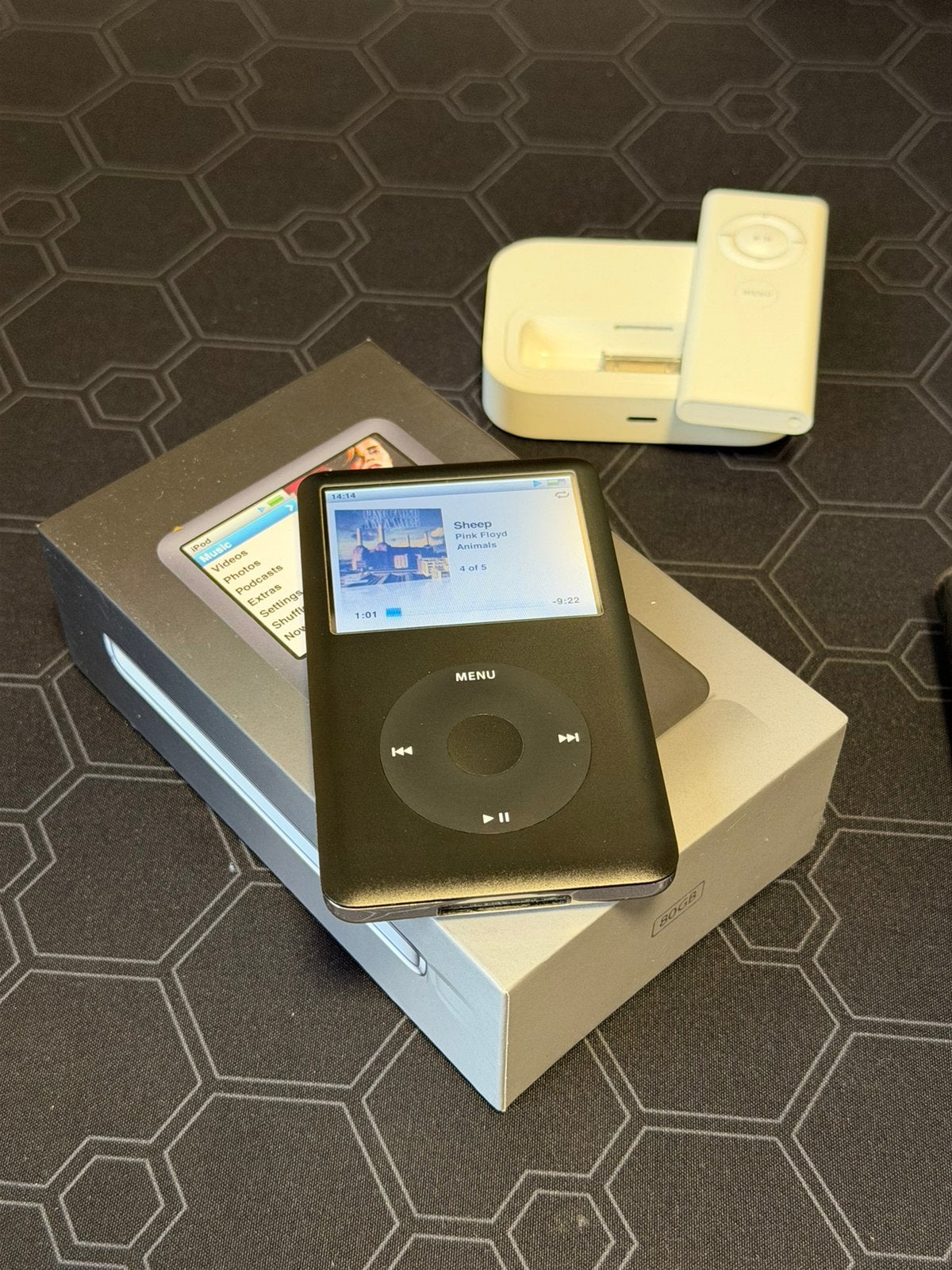 Ipod classic 80gb - doosje - ipod dock - AV composite cable, 40 GB en meer, Gebruikt, Classic, Zwart