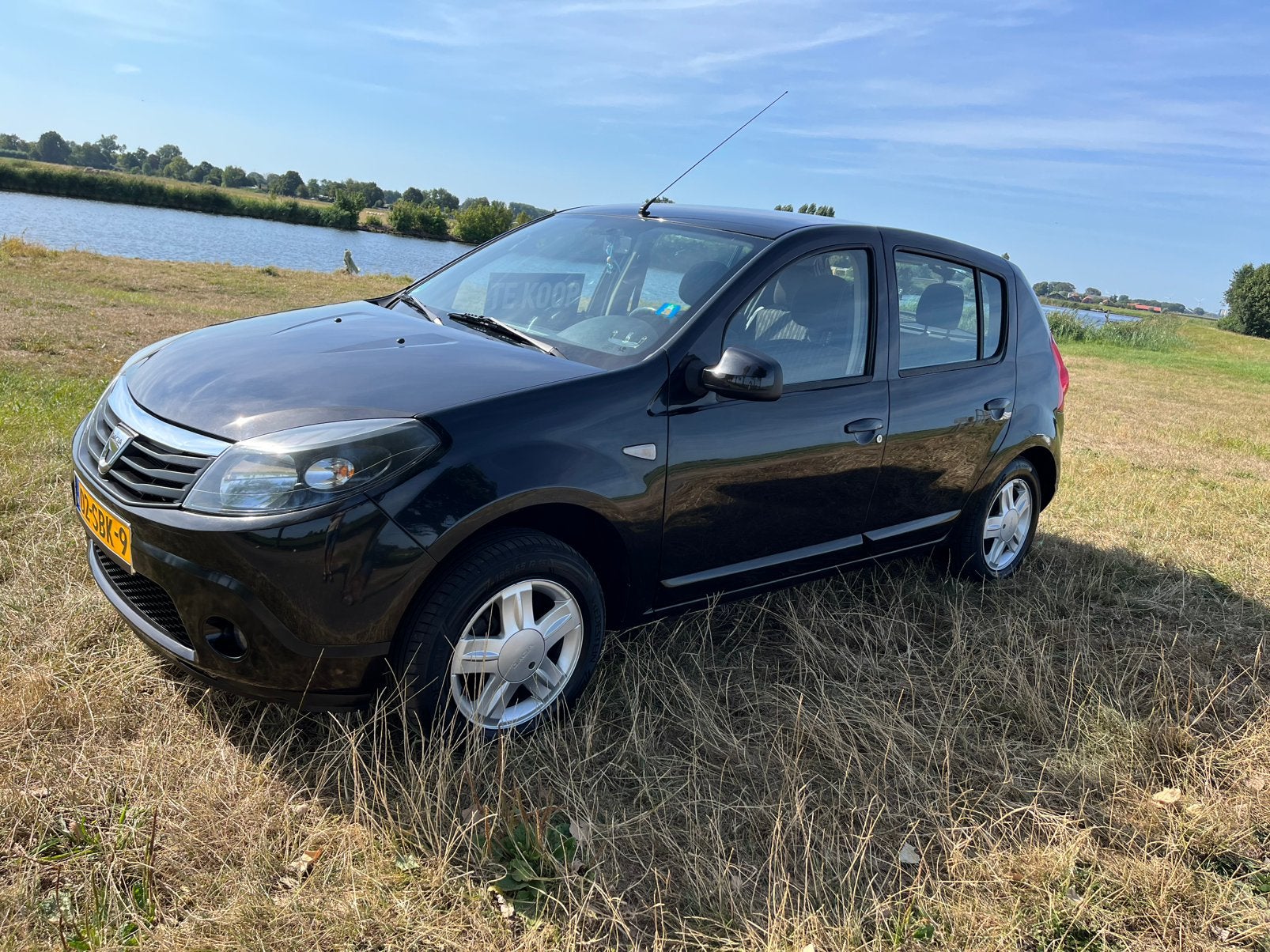 Dacia Sandero blackline 1.2 16V 55KW 2011 carplay ,trekhaak, Voorwielaandrijving, Euro 5, Stof, 74 pk