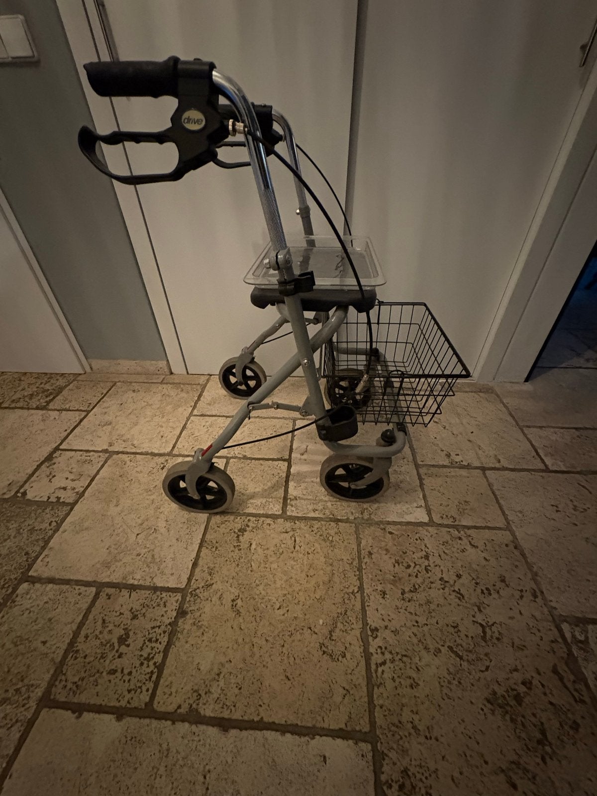 Rollator met mandje en dienblad, Diversen, Ophalen