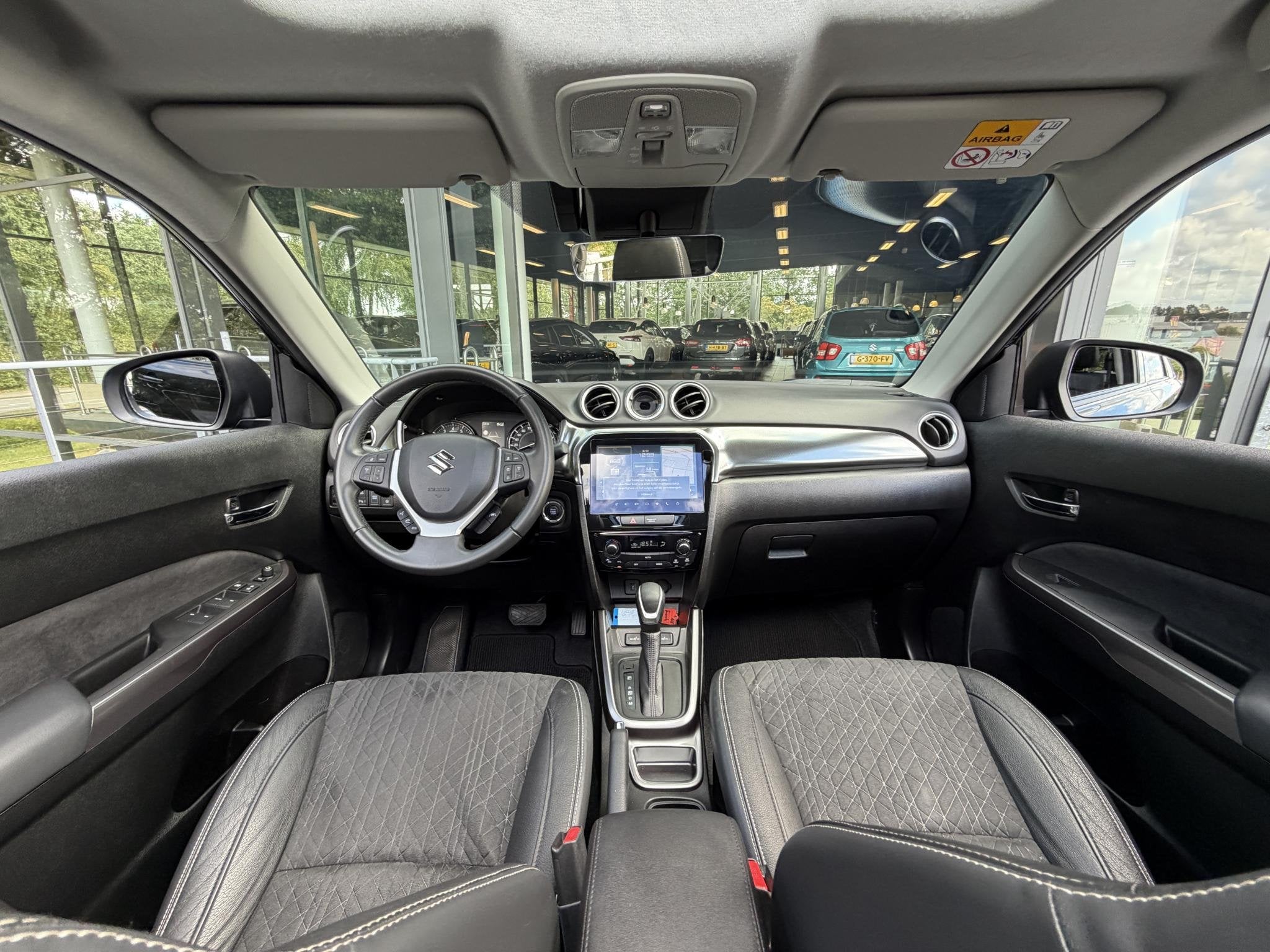 Suzuki Vitara 1.5 Hybrid Style Automaat 115PK | Panoramadak, Auto's, Gebruikt, 400 kg, 116 pk, Zwart