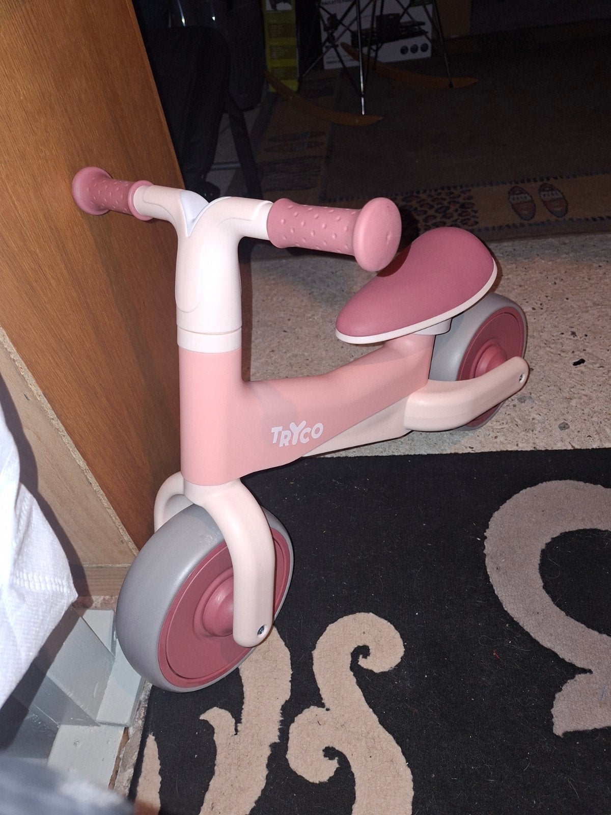 Roze Tryco loopfietsje voor de allerkleinsten, Ophalen, Zo goed als nieuw, Loopfiets