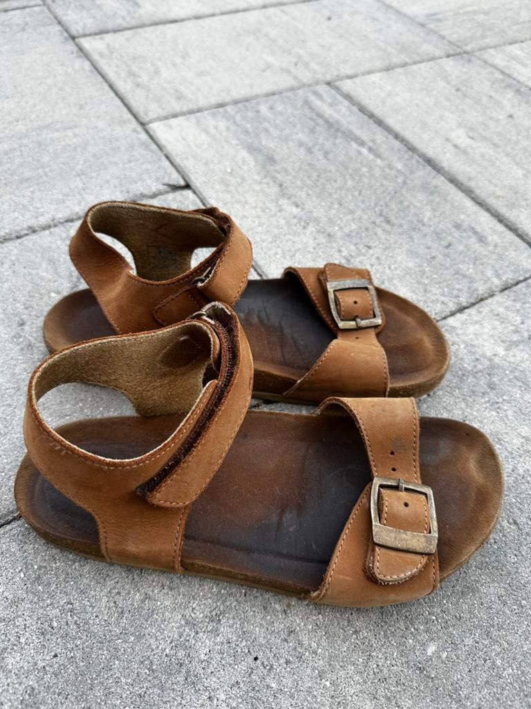 Bruine sandalen met gesp en klittenband 34, Kleding | Dames, Schoenen, Bruin, Gedragen, Sandalen of Muiltjes, Ophalen of Verzenden