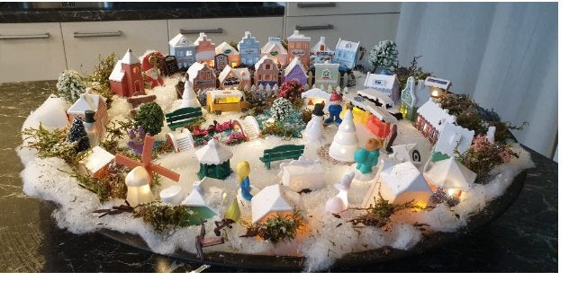 speelgoed kerst winterdorp Albert Heijn huisjes v kunststof, Diversen, Kerst, Ophalen of Verzenden, Zo goed als nieuw