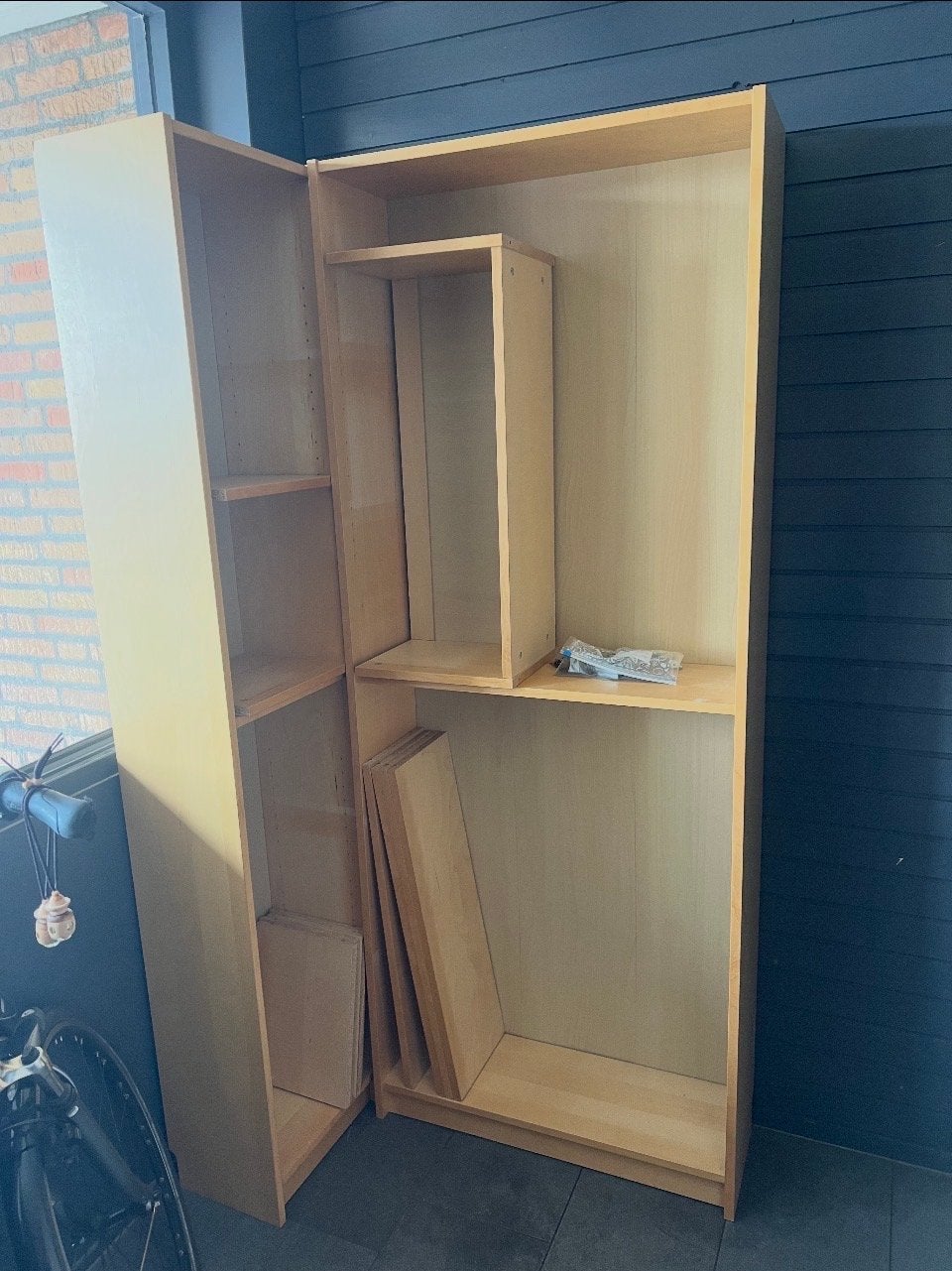 Twee hoge Billy boekenkasten met opzetstuk, Ophalen, Met plank(en), Gebruikt, 200 cm of meer