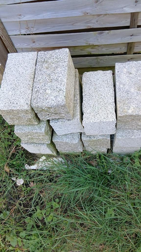 16 natuursteen (graniet) paaltjes, Tuin en Terras, Tegels en Klinkers, Ophalen of Verzenden, Beton, Minder dan 5 m², Overige typen