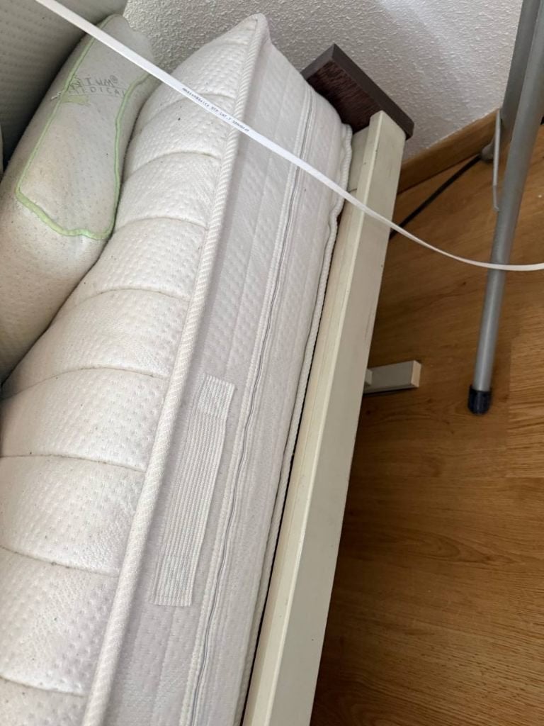 90x210 bed inclusief matras eenpersoons, Ophalen, Gebruikt, 90 cm, Eenpersoons