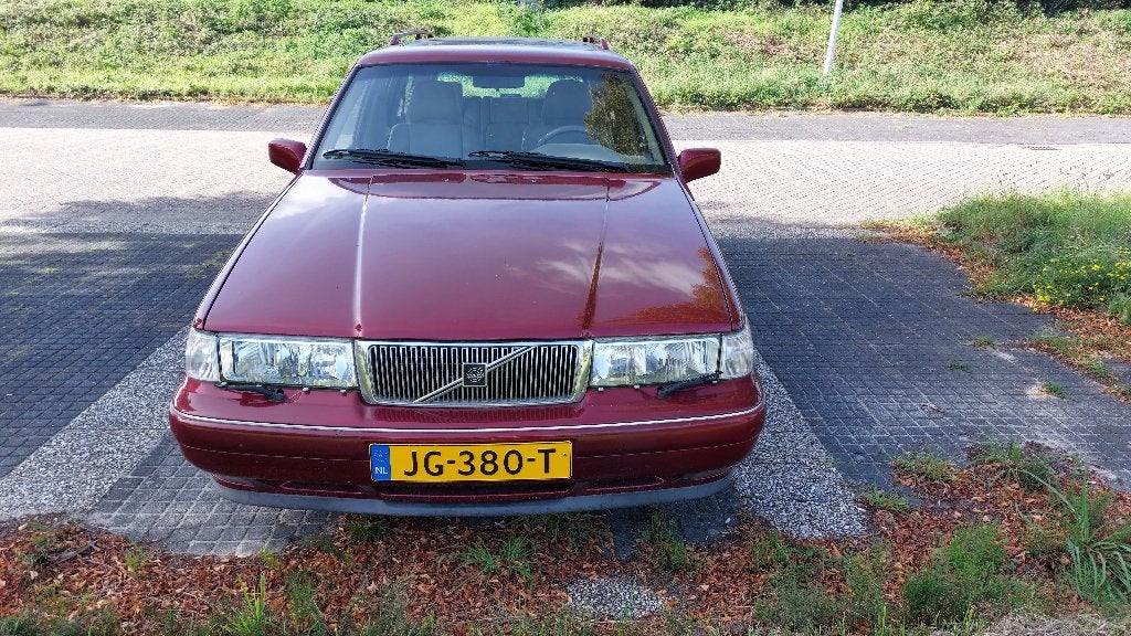 Volvo 1996 Rood (Regent Red)., Beige, 1655 kg, Leder, Stationwagon