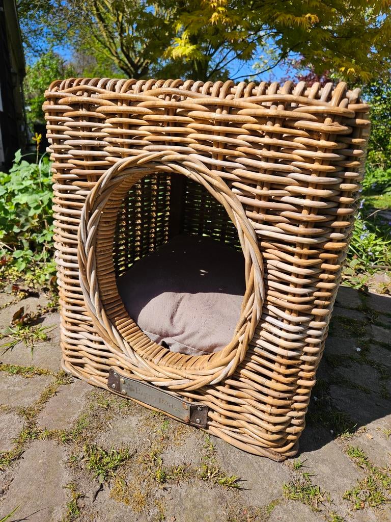 Happy House rieten/rotan kattenmand kubus met kussen, Ophalen, Zo goed als nieuw, Riet