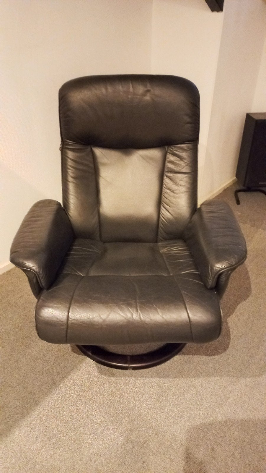 Mooie zwart lederen relax stoel, Ophalen, Relax, Gebruikt, 50 tot 75 cm