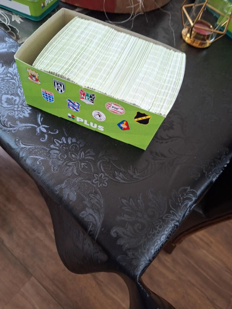 Plus voetval plaatjes, Plus, Verzenden