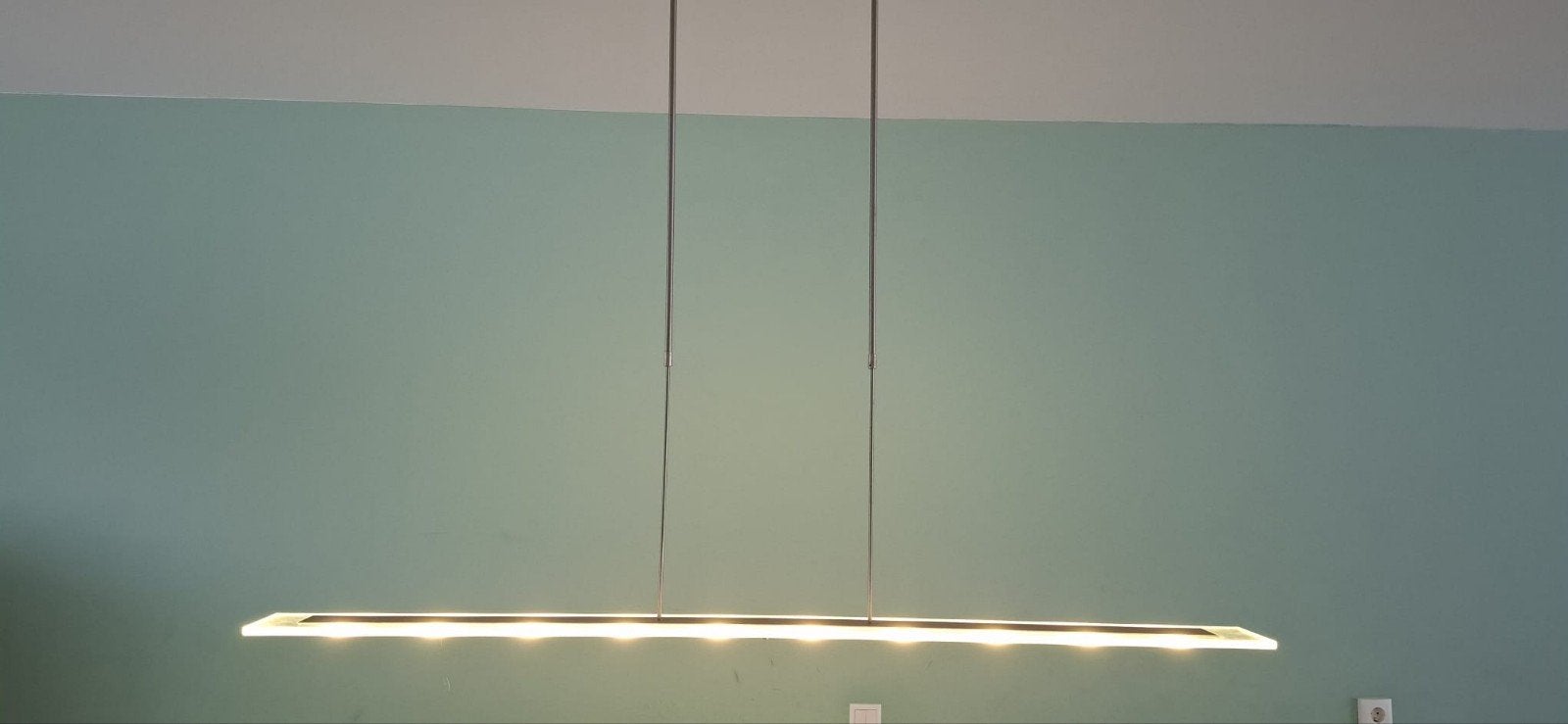 Moderne LED hanglamp - Strak design voor keuken of eetkamer, Huis en Inrichting, Lampen | Hanglampen, Ophalen, Gebruikt, Overige fittingen