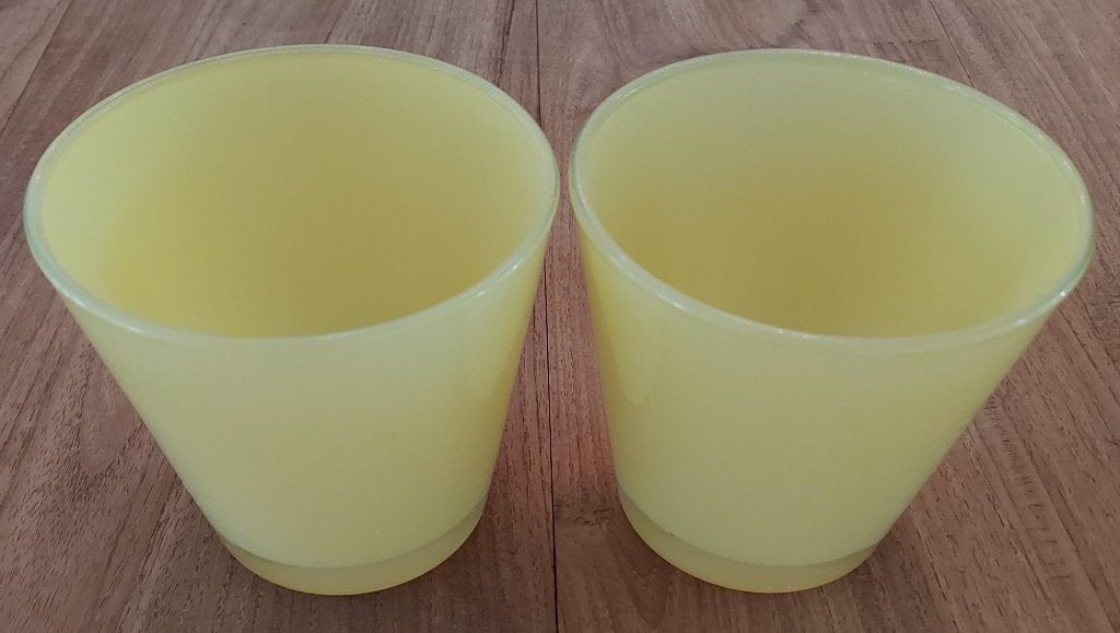 Set van 2 frisgele glazen potten / bloempotten, Overige materialen, Rond, Ophalen of Verzenden, Zo goed als nieuw