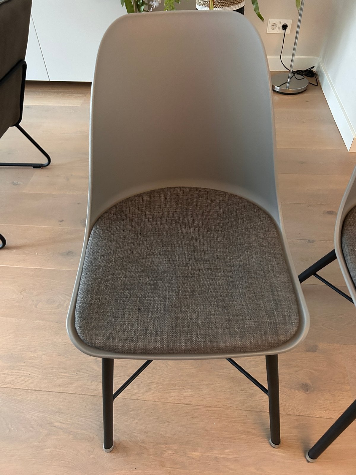 Set van 3 grijze eetkamerstoelen met stoffen zitting, Ophalen, Kunststof, Drie, Zo goed als nieuw