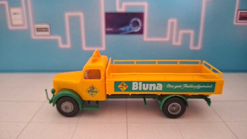 Brekina 1:87 Magirus-Deutz S 3500 drankenopbouw Bluna, Hobby en Vrije tijd, Ophalen of Verzenden, Gebruikt, Bus of Vrachtwagen
