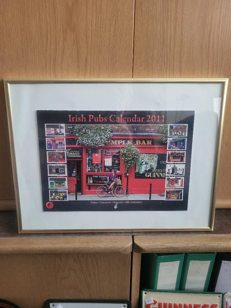 GUINNESS BEER - XX -  IRISH PUBS CALENDAR 2011 !, Verzamelen, Biermerken, Zo goed als nieuw, Overige typen, Overige merken, Ophalen