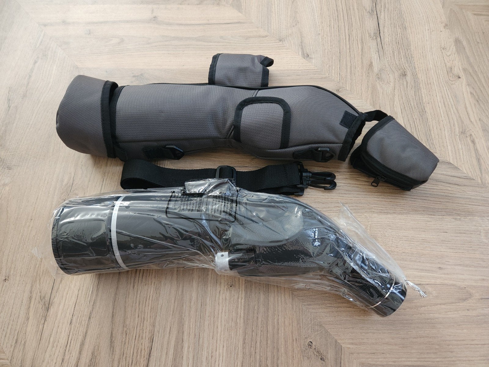 Omegon ED 21–63x80 Spotting Scope – Premium Verrekijker, Nieuw, 20x of meer, Met hoes of tas, Porro (met knik)