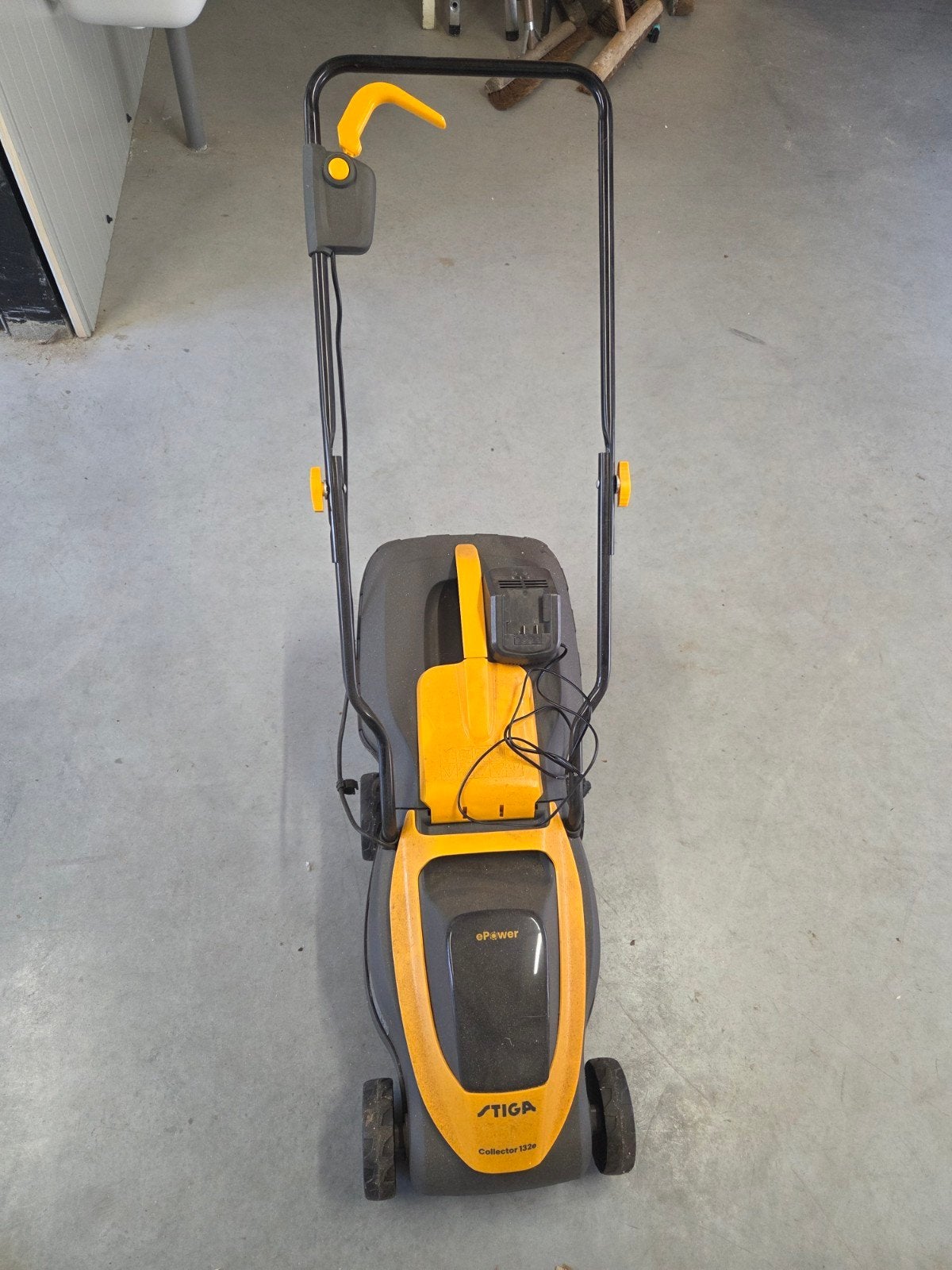 Stiga Collector 132e Accu Grasmaaier - Zo goed als nieuw, Tuin en Terras, Grasmaaiers, Ophalen, Cirkelmaaier, Stiga, Accu-grasmaaier