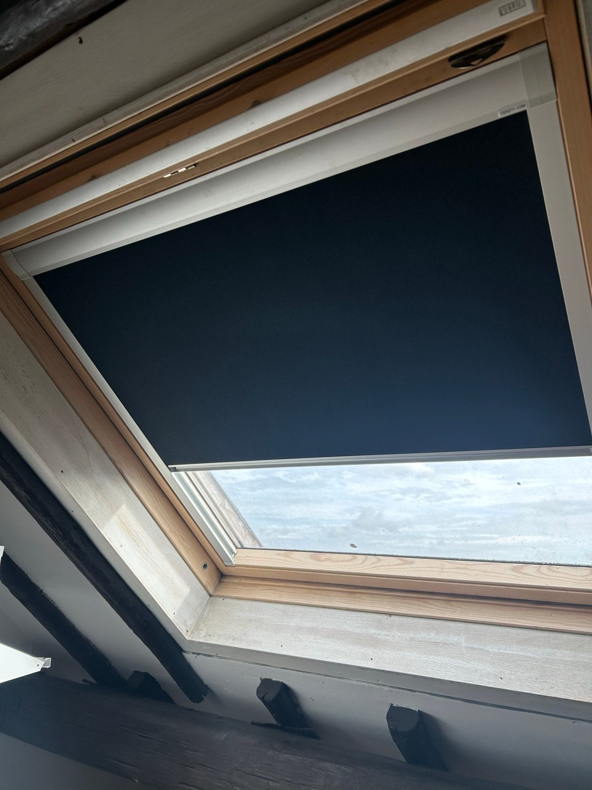 Velux Dakraam Rolgordijn Verduisterend Zwart GGL S06, Ophalen, Zwart, 50 tot 100 cm, Zo goed als nieuw
