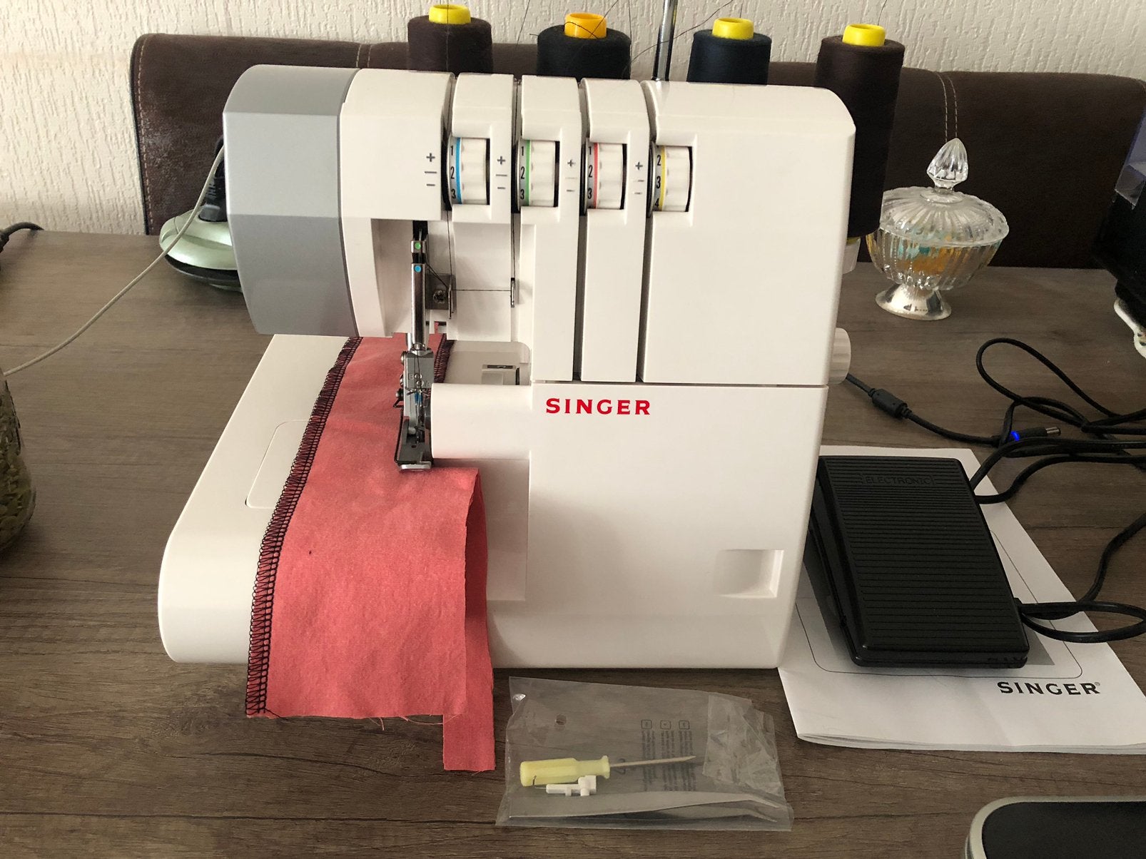 singer lockmachine 14sh754, Ophalen of Verzenden, Zo goed als nieuw, Lockmachine, Singer