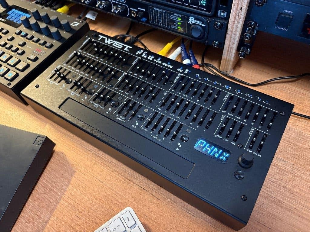 TwistFM synthesizer, Overige merken, Nieuw, Met midi-aansluiting, Overige aantallen