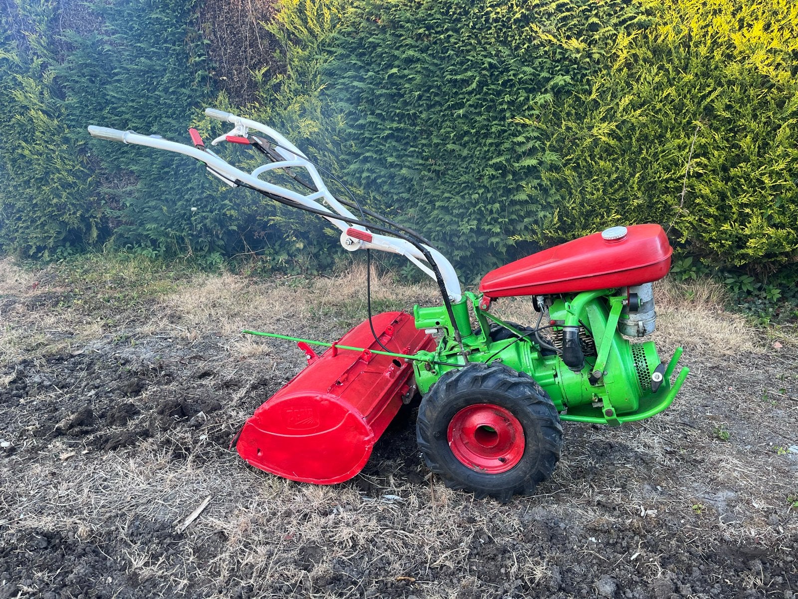 Tuinfrees Agria 2400 - Motor perfect, koppeling versleten, Ophalen, Gebruikt, Benzine