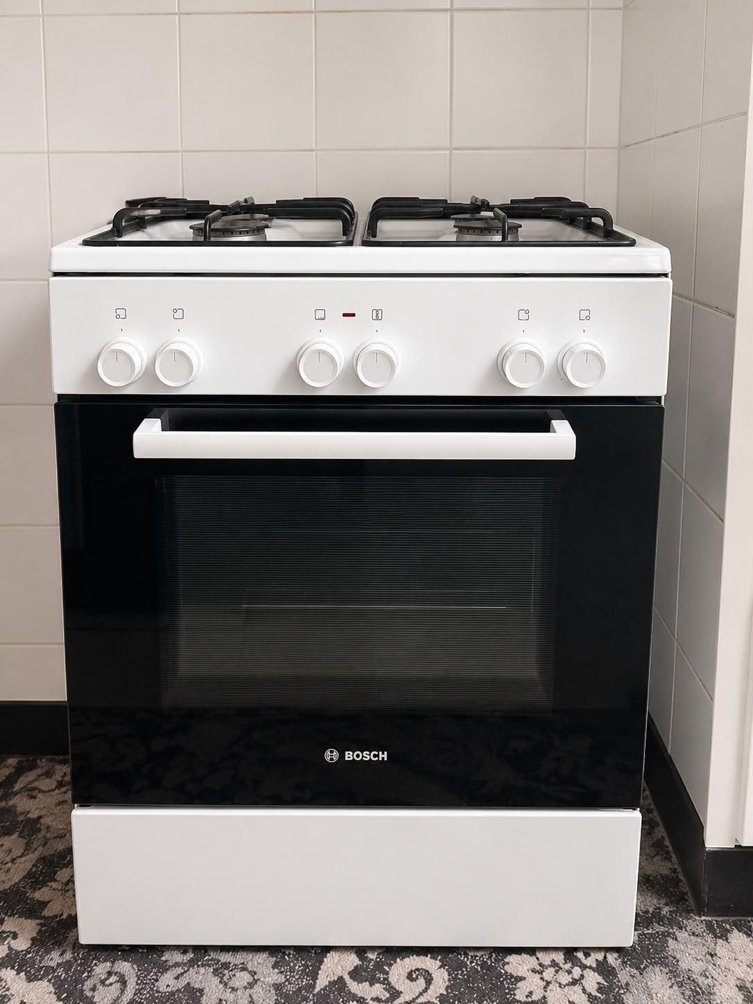 Bosch gasfornuis met oven, Witgoed en Apparatuur, Ophalen, 4 kookzones, Zo goed als nieuw, Gas