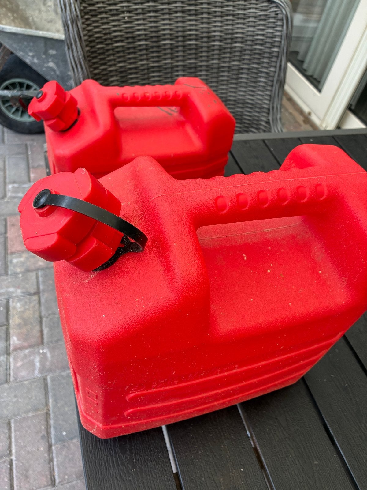 Benzine jerrycan, Ophalen, Gebruikt