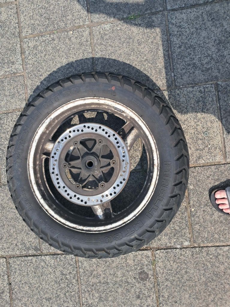 Honda CBR 1000F achtervelg met band voor 10 euro, Ophalen, Gebruikt