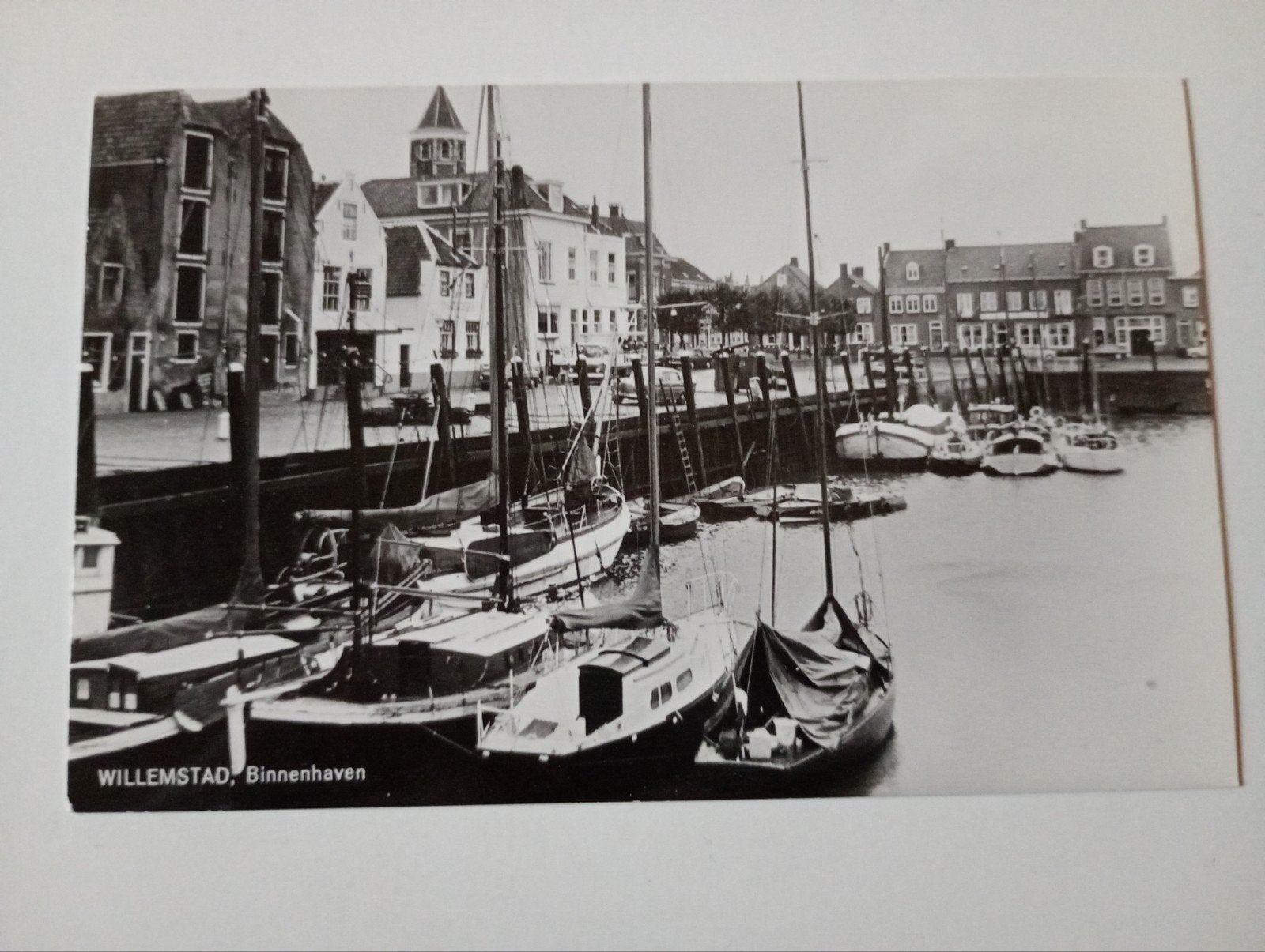 Willemstad Haven met Scheepvaart, Ophalen of Verzenden, 1960 tot 1980, Ongelopen, Noord-Brabant