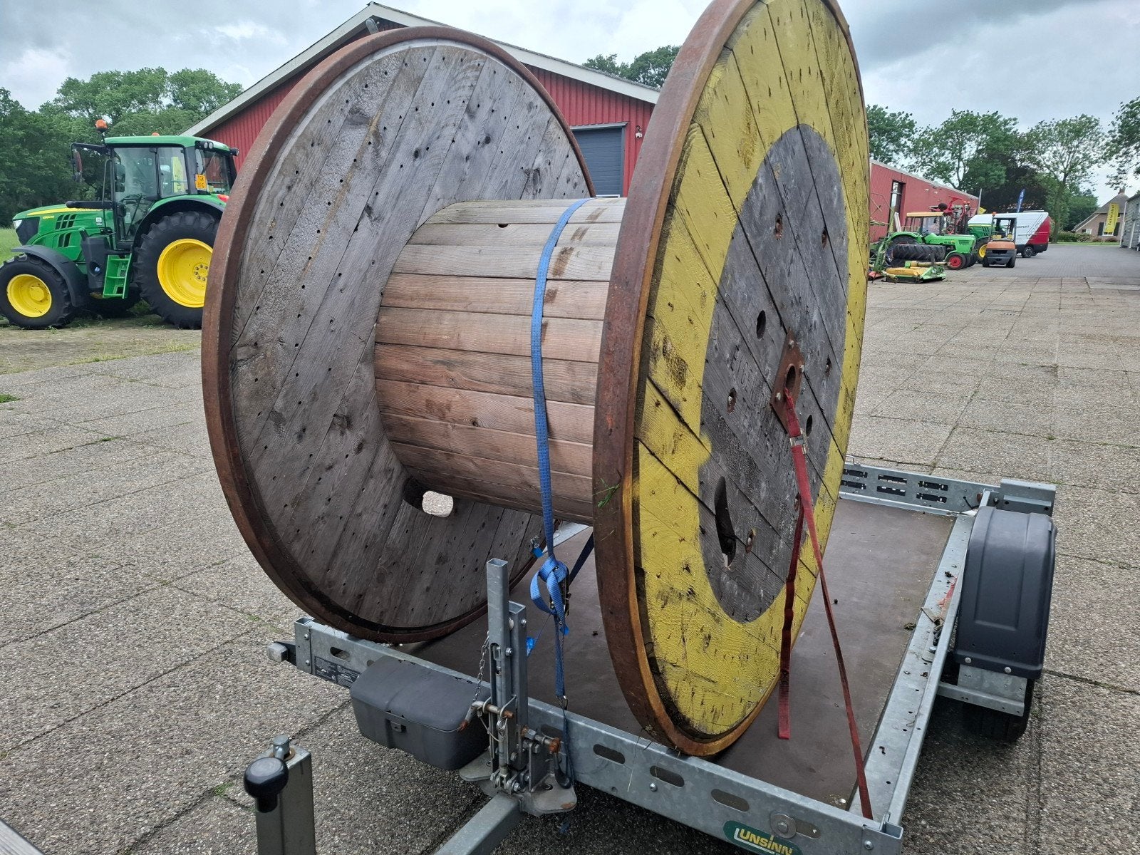 Grote houten kabelhaspel op aanhanger, Huis en Inrichting, Ophalen