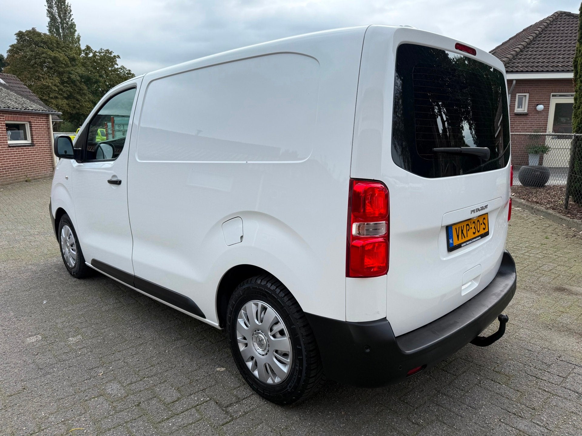 Foto 2 van Peugeot Expert 2.0 BlueHDI 177pk automaat camera Carplay kle
