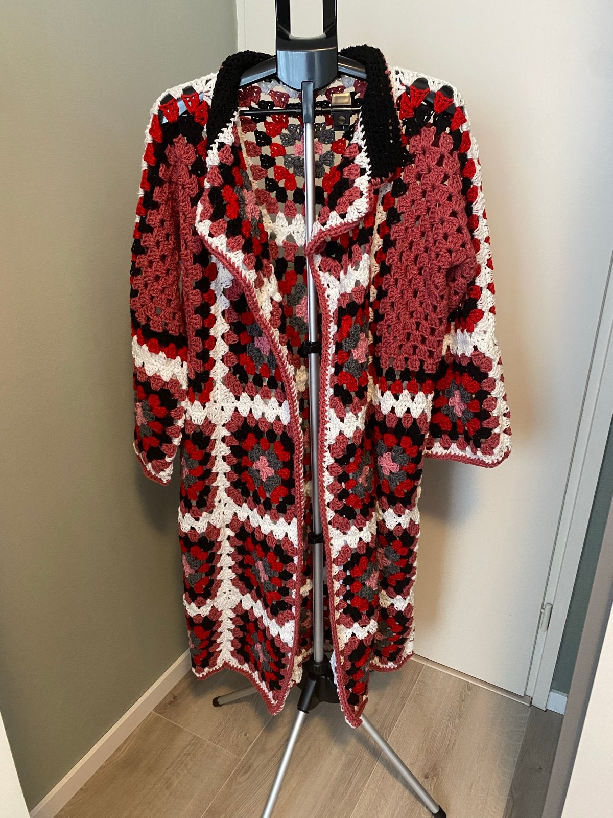 Handgemaakt gehaakt vest maat XXL in granny square stijl, Verzenden, Nieuw, Maat 46/48 (XL) of groter, Rood