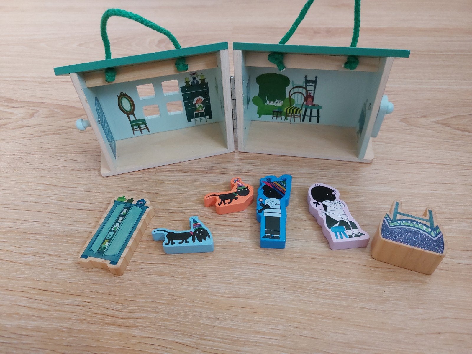 Houten poppenhuisje van Jip en Janneke en meubeltjes, Ophalen, Zo goed als nieuw, Poppenhuis