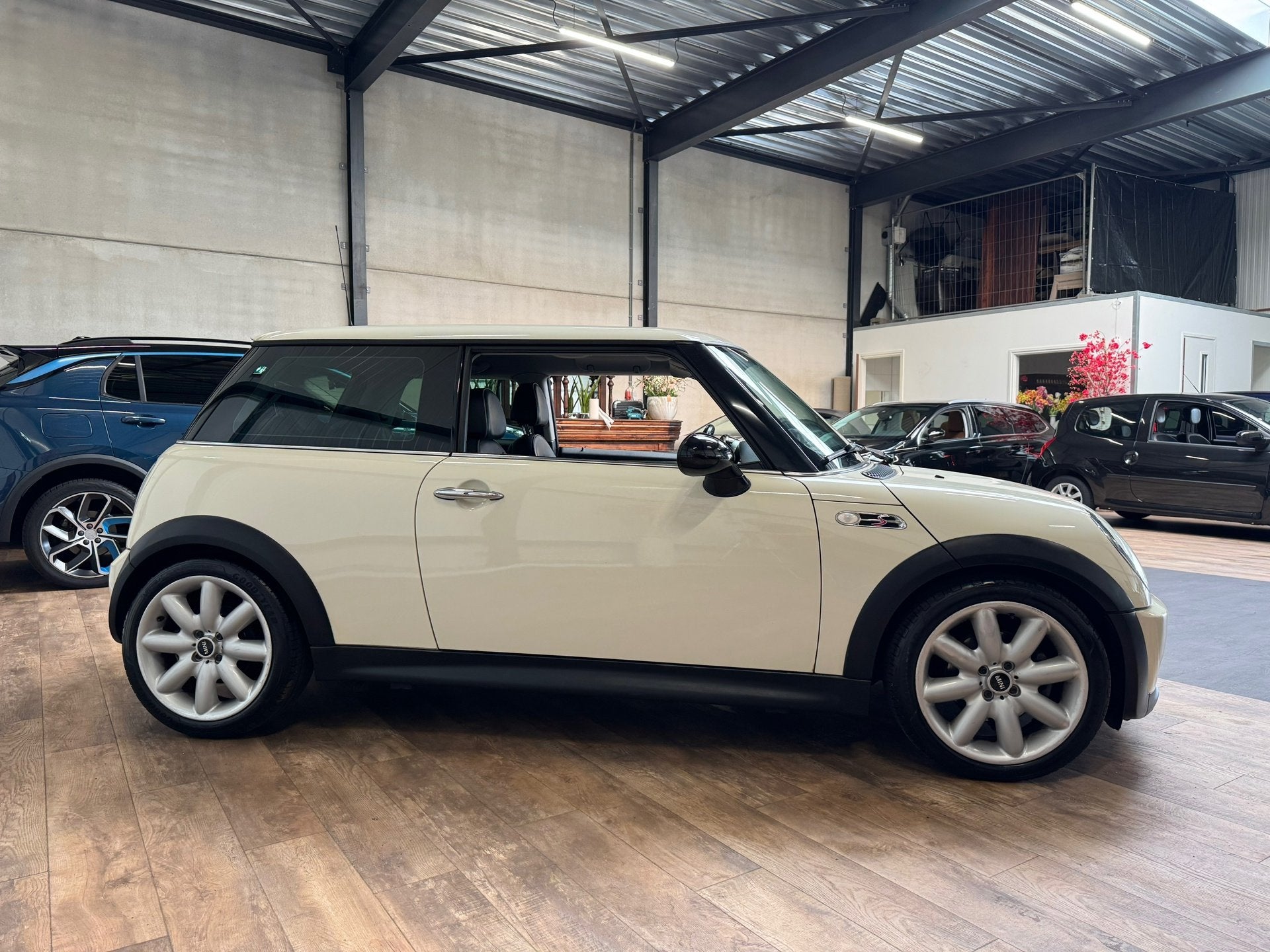 Foto 18 van Mini 3-Deurs 1.6 Cooper S Chili Automaat / LEDER / NAVI / CL