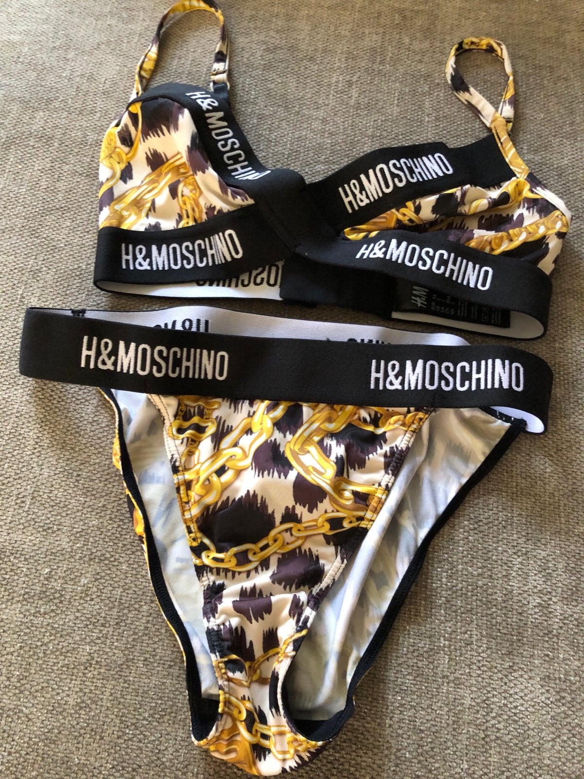 H&M/Moschino Bh/Broekje Set - Maat 34 - Nieuwstaat, Ophalen of Verzenden, Meerkleurig