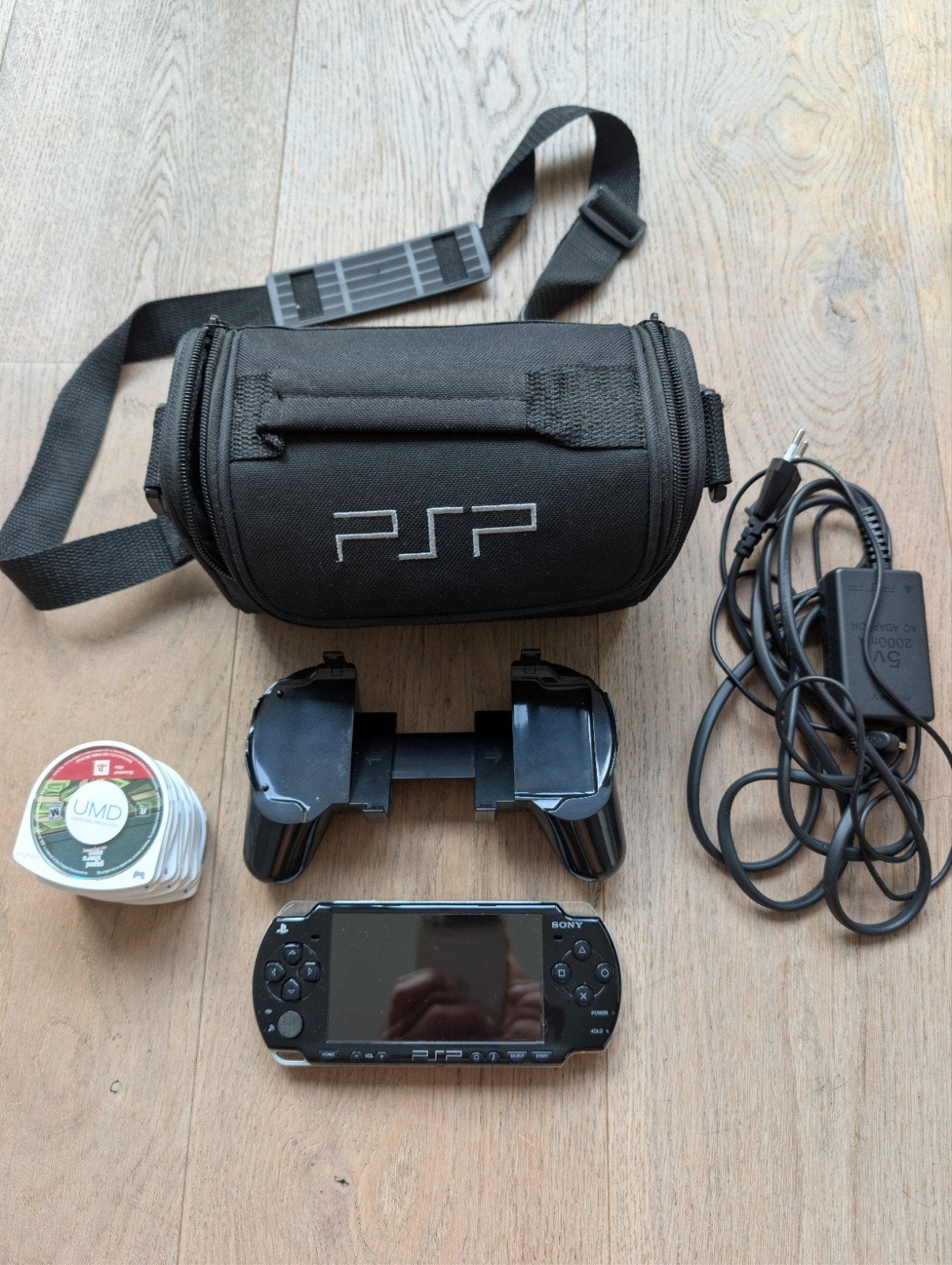 Sony PSP-2004 met accessoires en 12 games, Ophalen, Gebruikt, Met UMD-films, PSP Slim