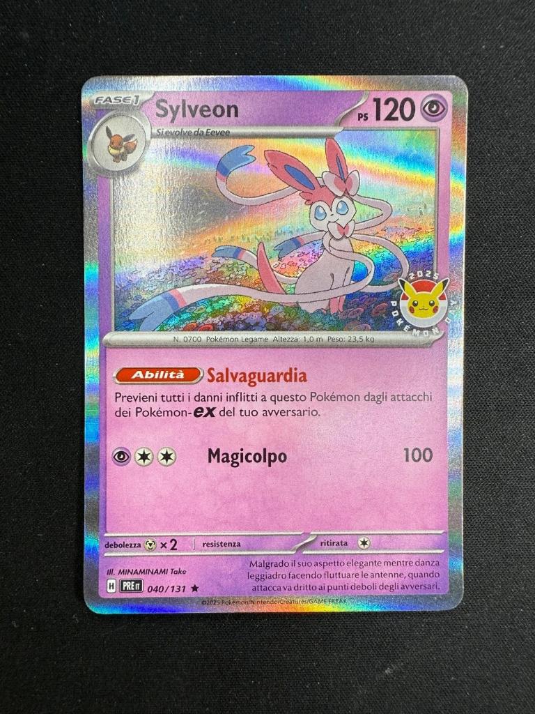 pokemon pokemon day 2025 promo sylveon holo italy, Ophalen of Verzenden, Zo goed als nieuw, Losse kaart, Foil