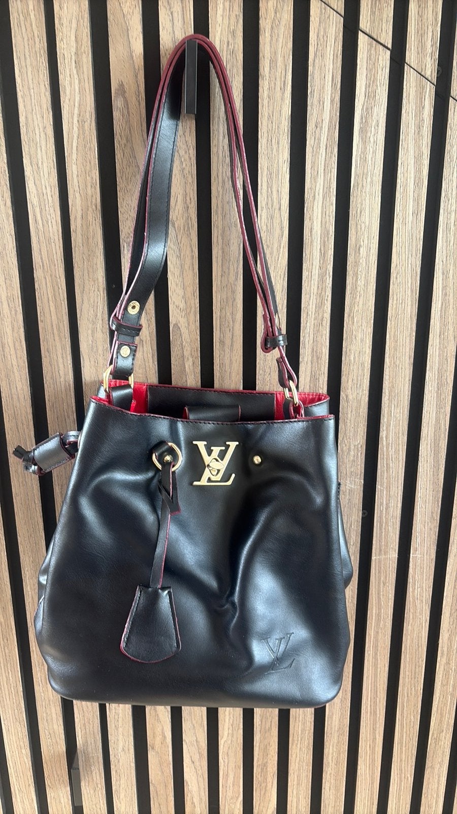 Ysl Zwarte Handtas met Rode Details, Ophalen of Verzenden, Zo goed als nieuw, Zwart, Handtas