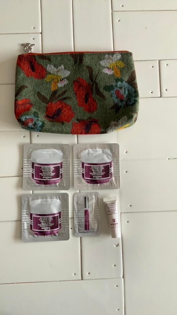 Sisley Black rose skin infusion incl. toikettasje, Verzenden, Nieuw, Gehele gezicht, Verzorging