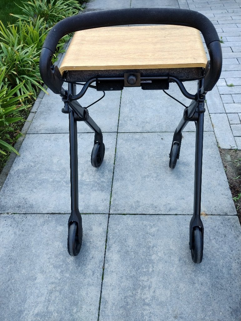 rollater voor parkinson. binnenshuis., Diversen, Ophalen, Lichtgewicht, Zo goed als nieuw