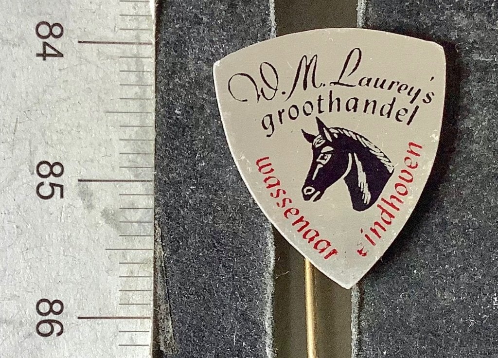 speld, Wassenaar-Eindhoven, W.M. Laurey's  (B2, Verzamelen, Speldjes, Pins en Buttons, Ophalen of Verzenden, Gebruikt, Overige onderwerpen