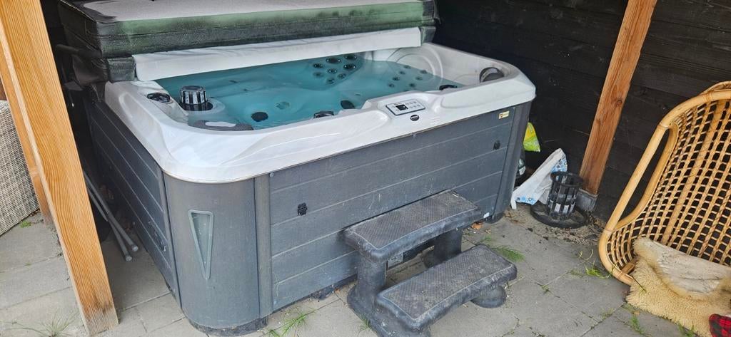 Passion Spa Pleasure 6-persoons Jacuzzi - 200x210, Tuin en Terras, Bubbelbaden en Hottubs, Ophalen, Gebruikt, Trap, Vast