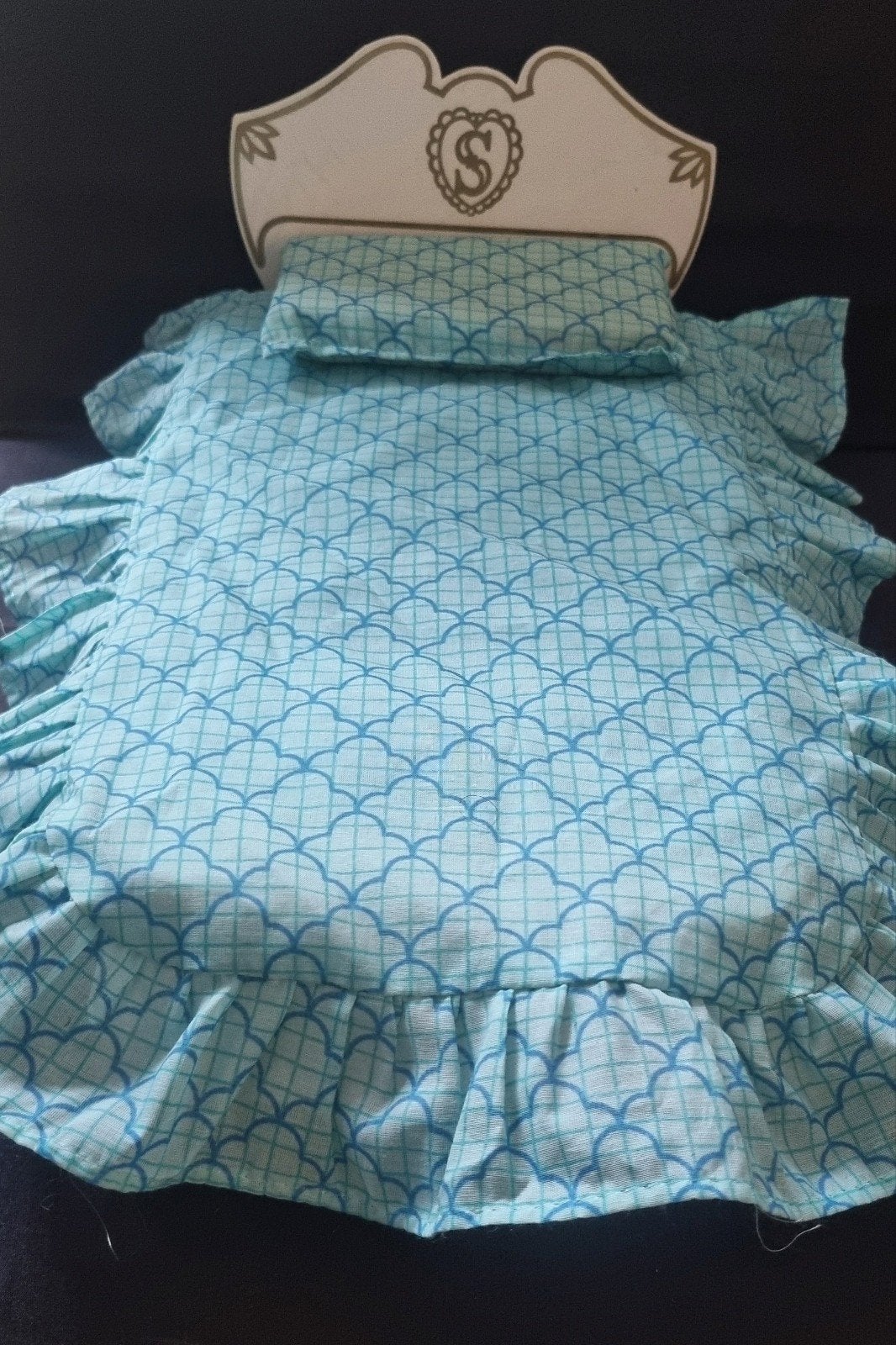 Sindy bed met beddengoed - Vintage poppenbed Pedigree '60-70, Ophalen of Verzenden, Gebruikt, Overige typen