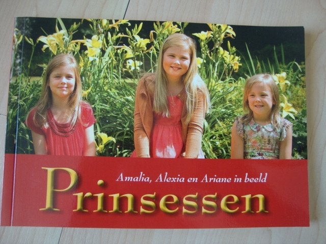 PRINSESSEN  Wim Hulsman Amalia, Alexia en Ariane in, Ophalen of Verzenden, Zo goed als nieuw