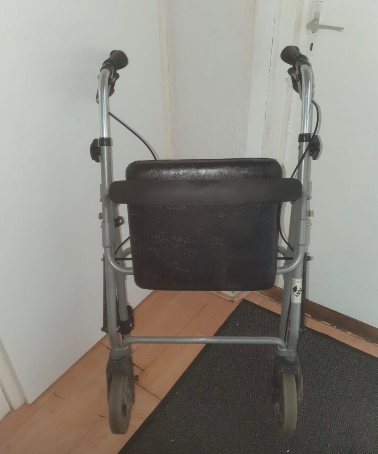 Stevige Zwart Rollator Inklapbaar, Ophalen, Zo goed als nieuw