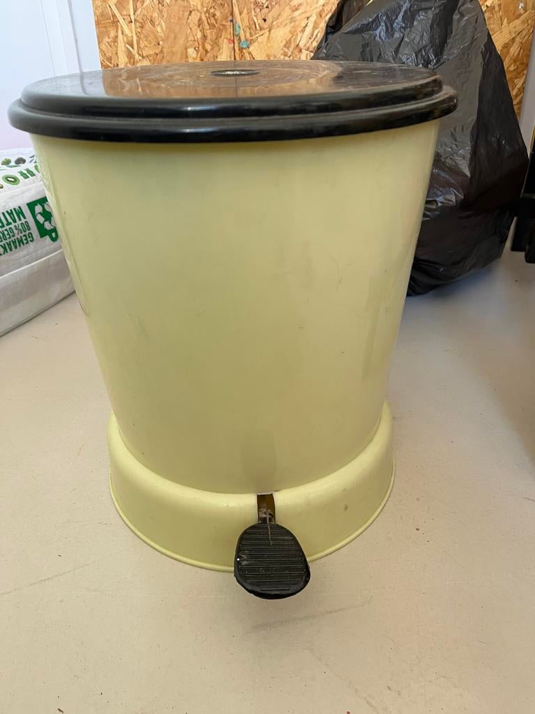 Vintage Retro Pedaalemmer - Licht geel met Zwart Deksel, Gebruikt, Met pedaal, Ophalen of Verzenden, Metaal