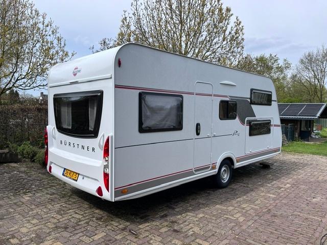 Bürstner Premio Plus 510 TK Stapelbed | Nieuwstaat | 1800 kg, Caravans en Kamperen, Hefbed, Rondzit, Schokbreker, Particulier